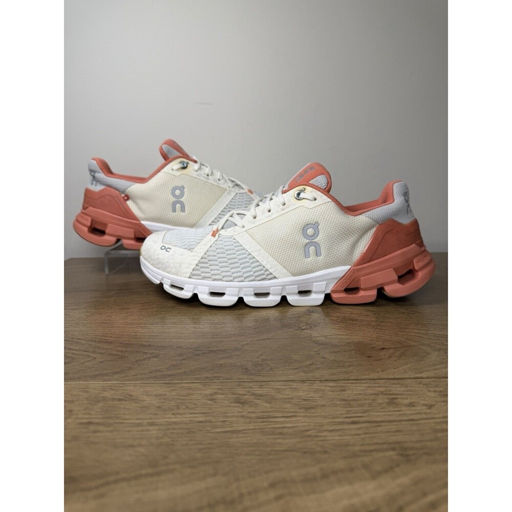 On Cloudflyer Running Shoes Women’s 9.5 Peach White